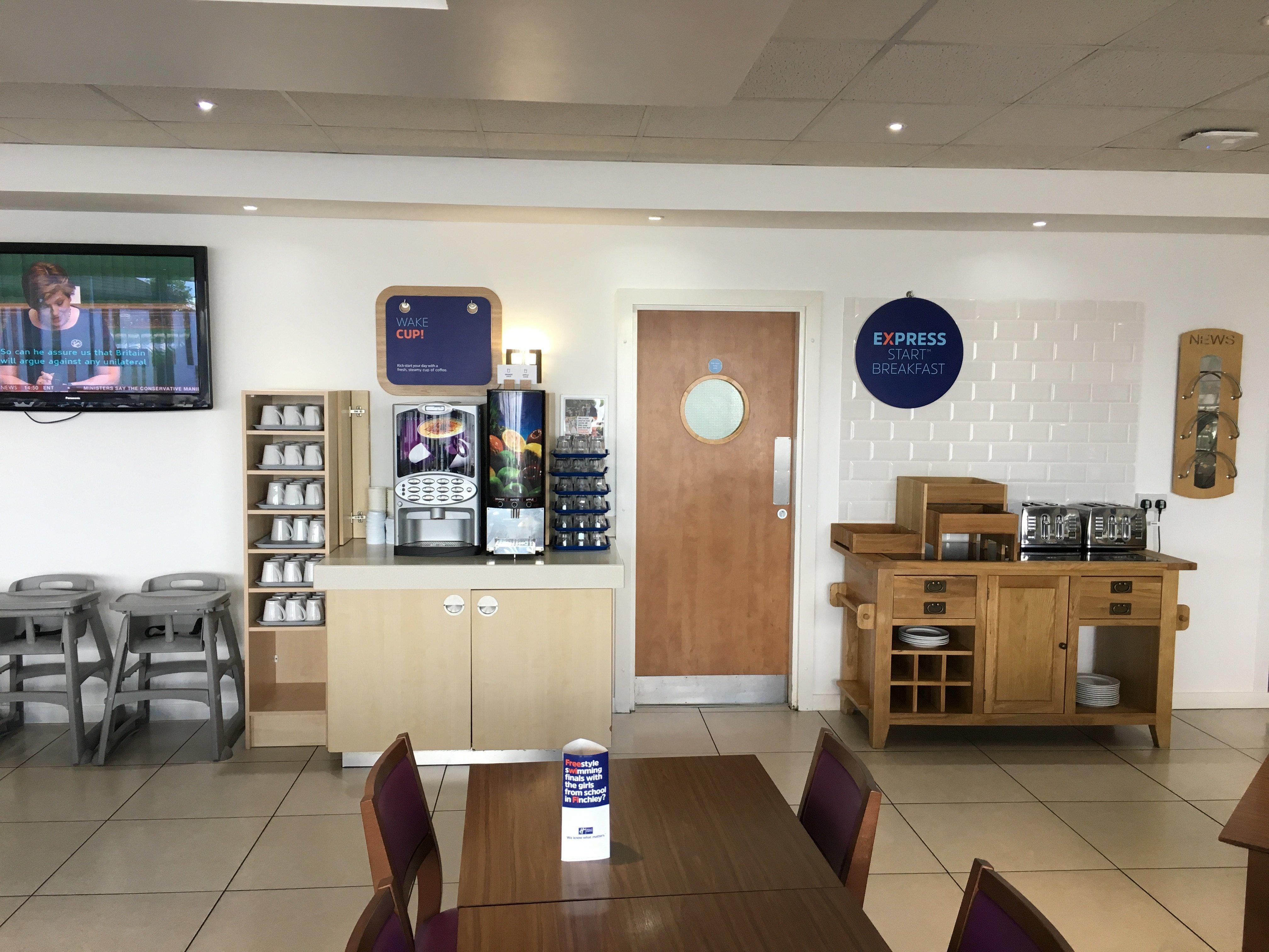 Holiday Inn Express Nuneaton By Ihg Exterior foto