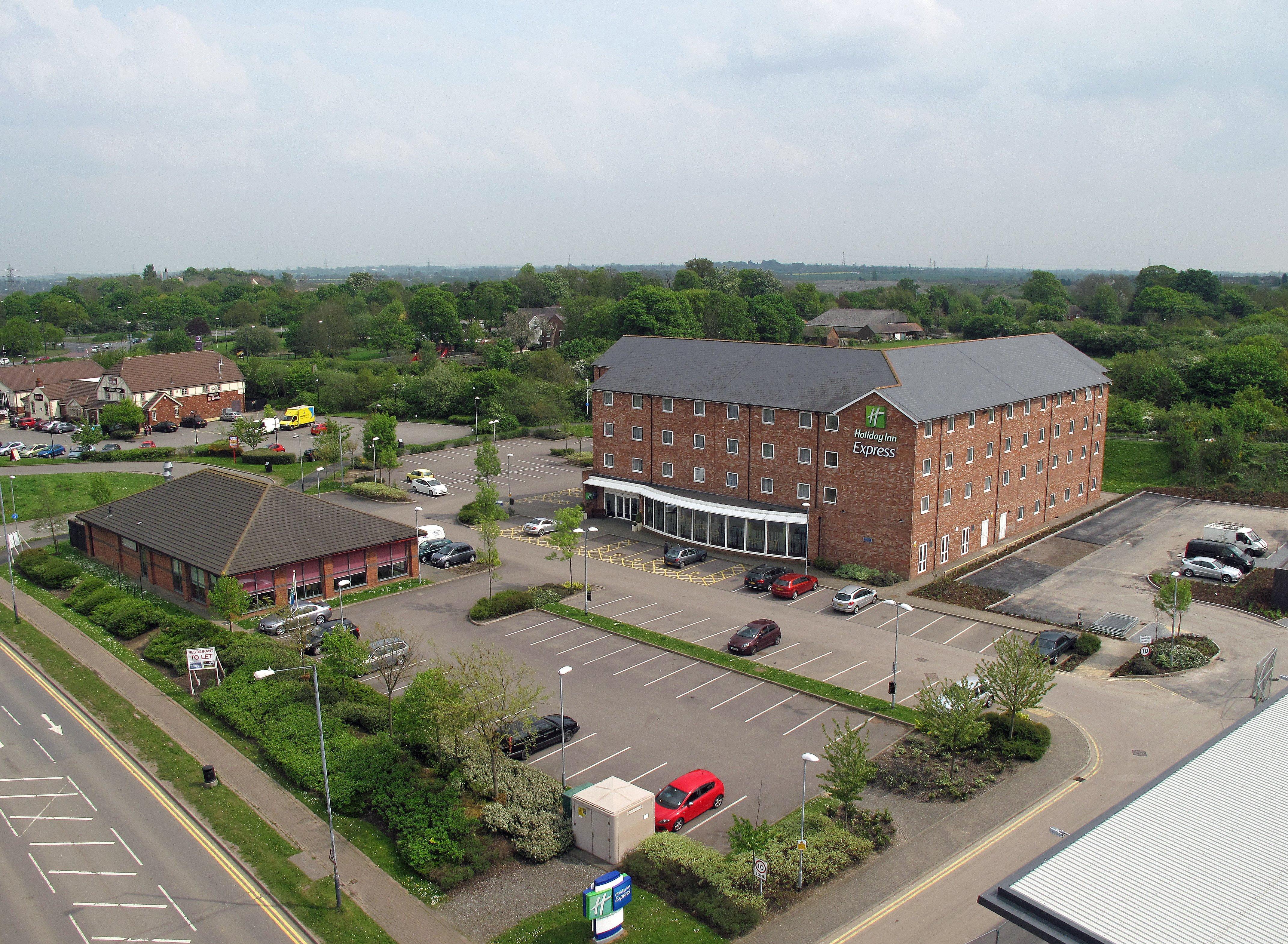 Holiday Inn Express Nuneaton By Ihg Exterior foto