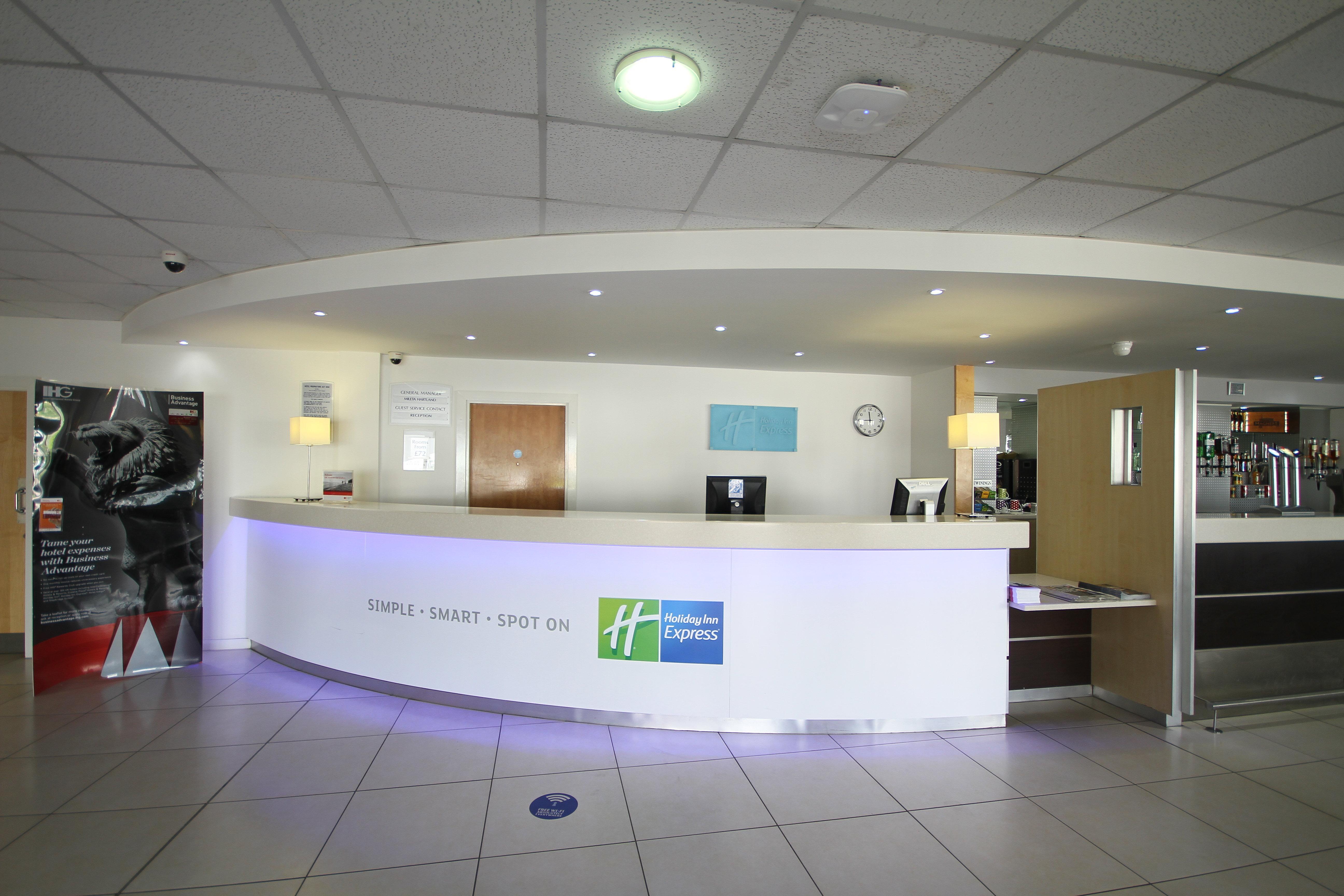 Holiday Inn Express Nuneaton By Ihg Exterior foto