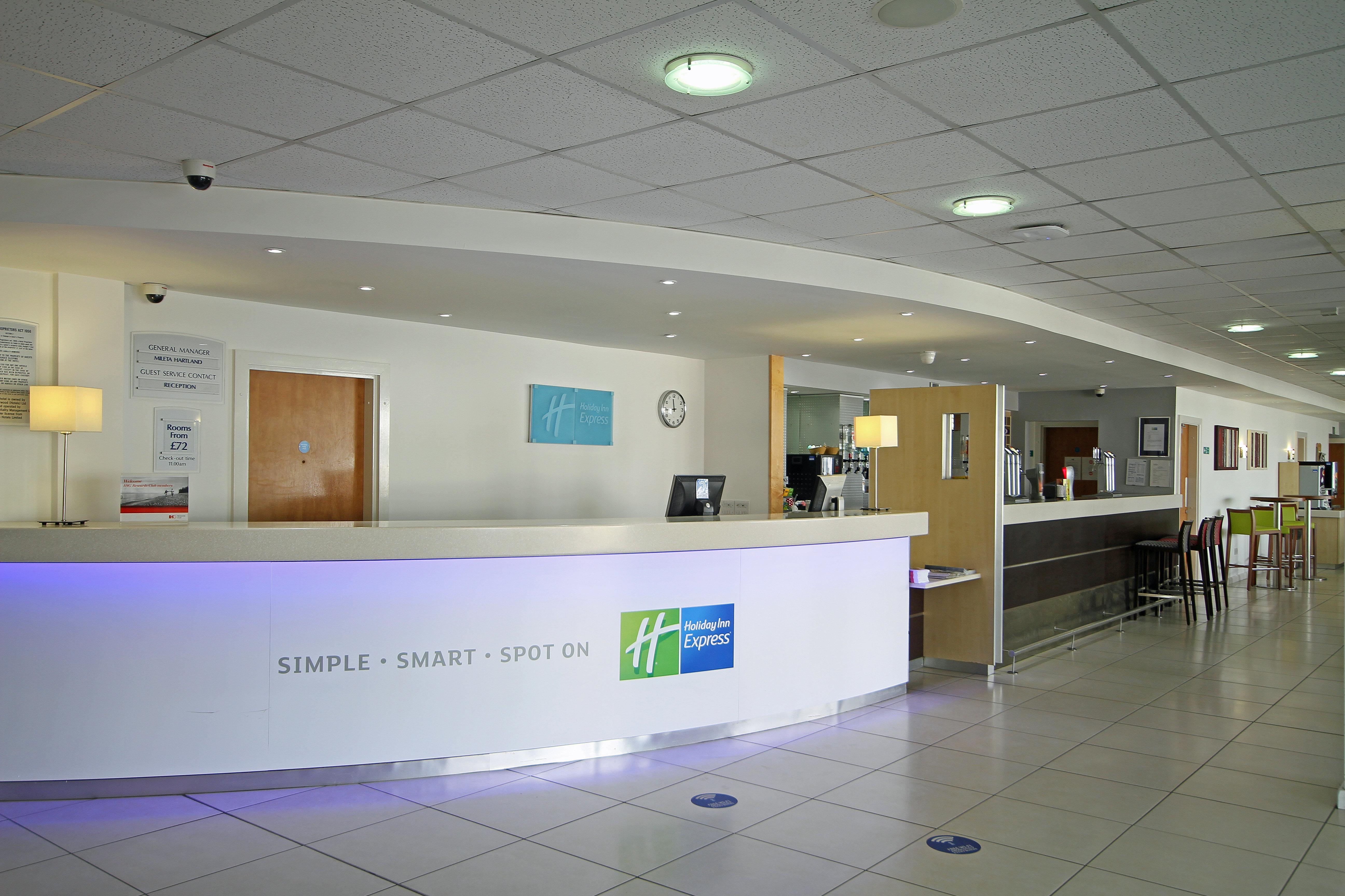 Holiday Inn Express Nuneaton By Ihg Exterior foto