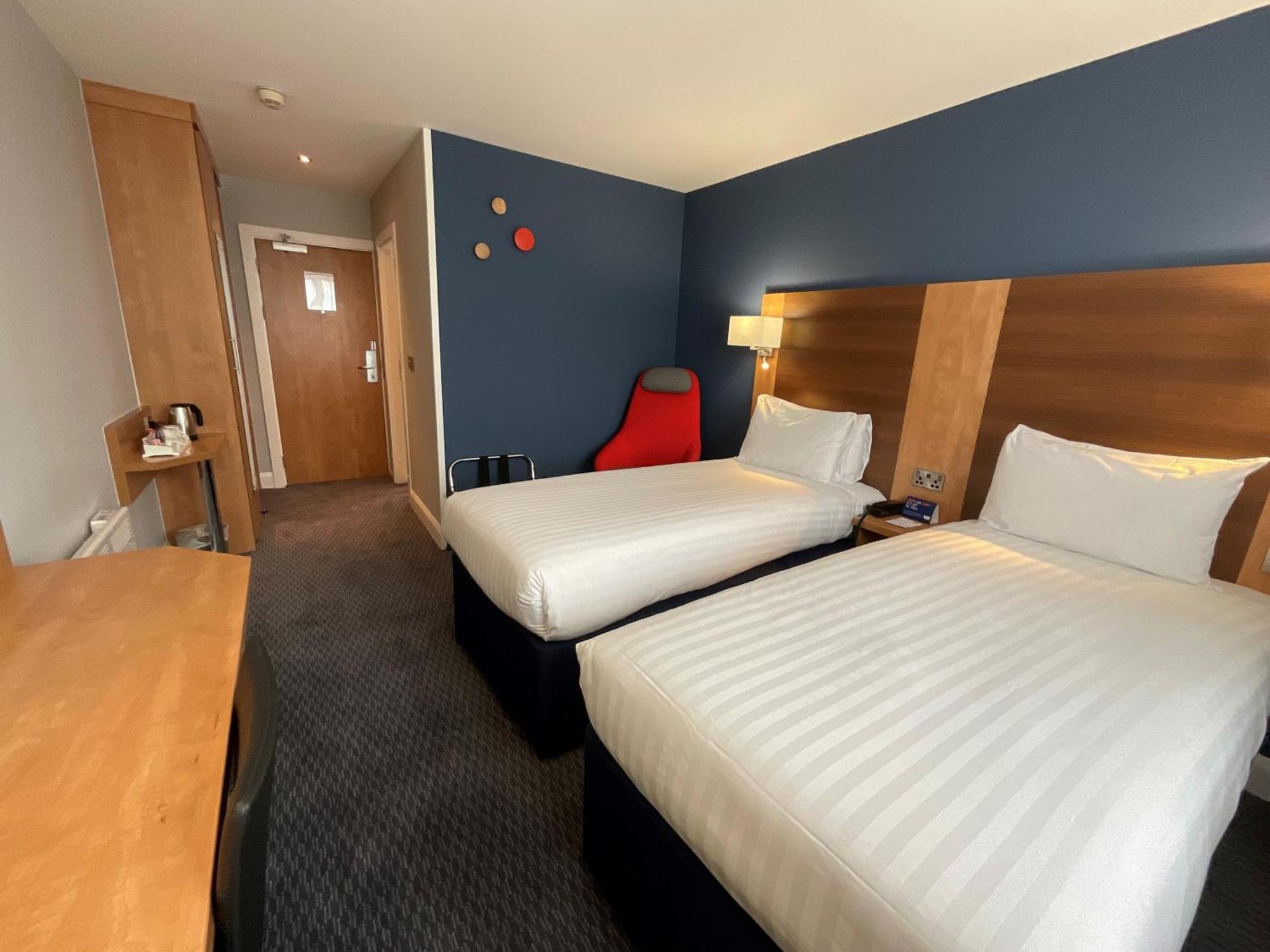 Holiday Inn Express Nuneaton By Ihg Exterior foto