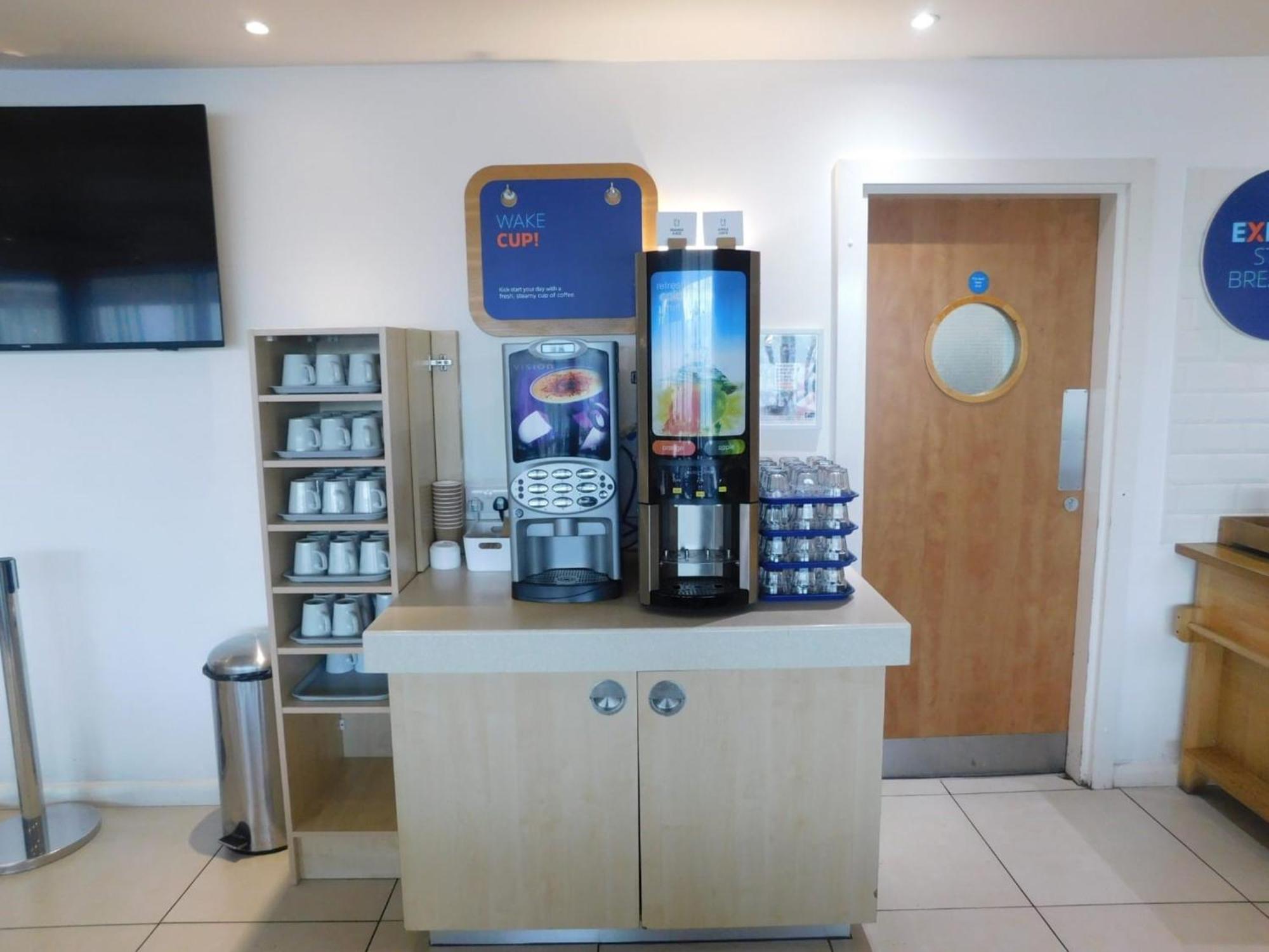 Holiday Inn Express Nuneaton By Ihg Exterior foto