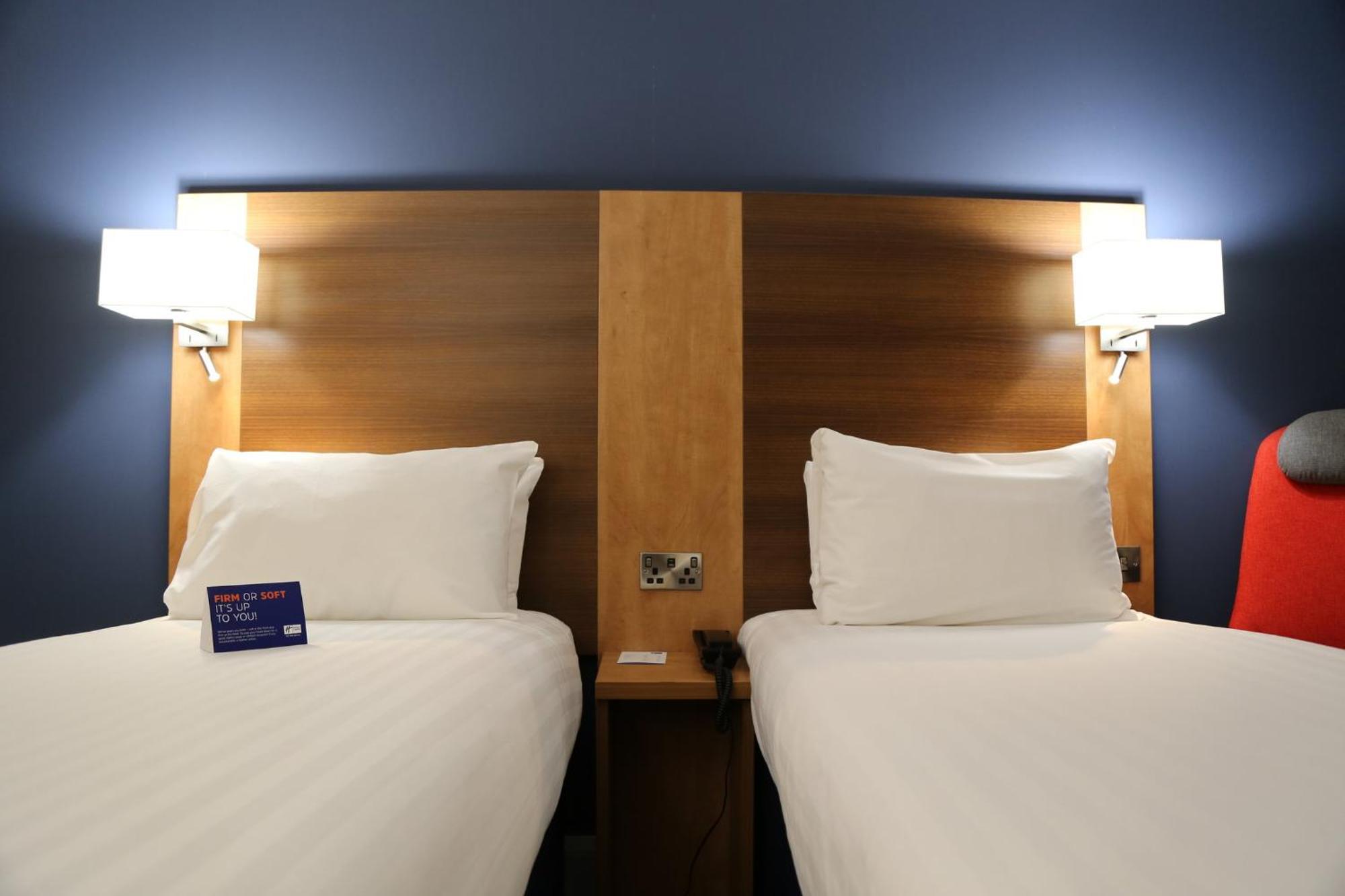 Holiday Inn Express Nuneaton By Ihg Exterior foto