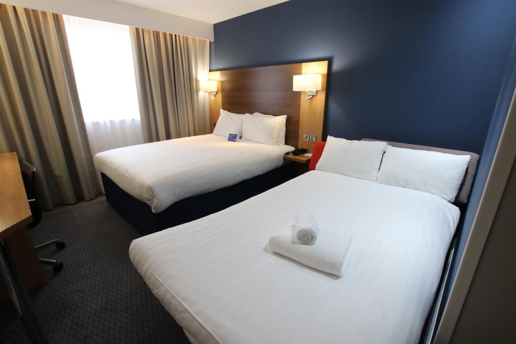 Holiday Inn Express Nuneaton By Ihg Exterior foto