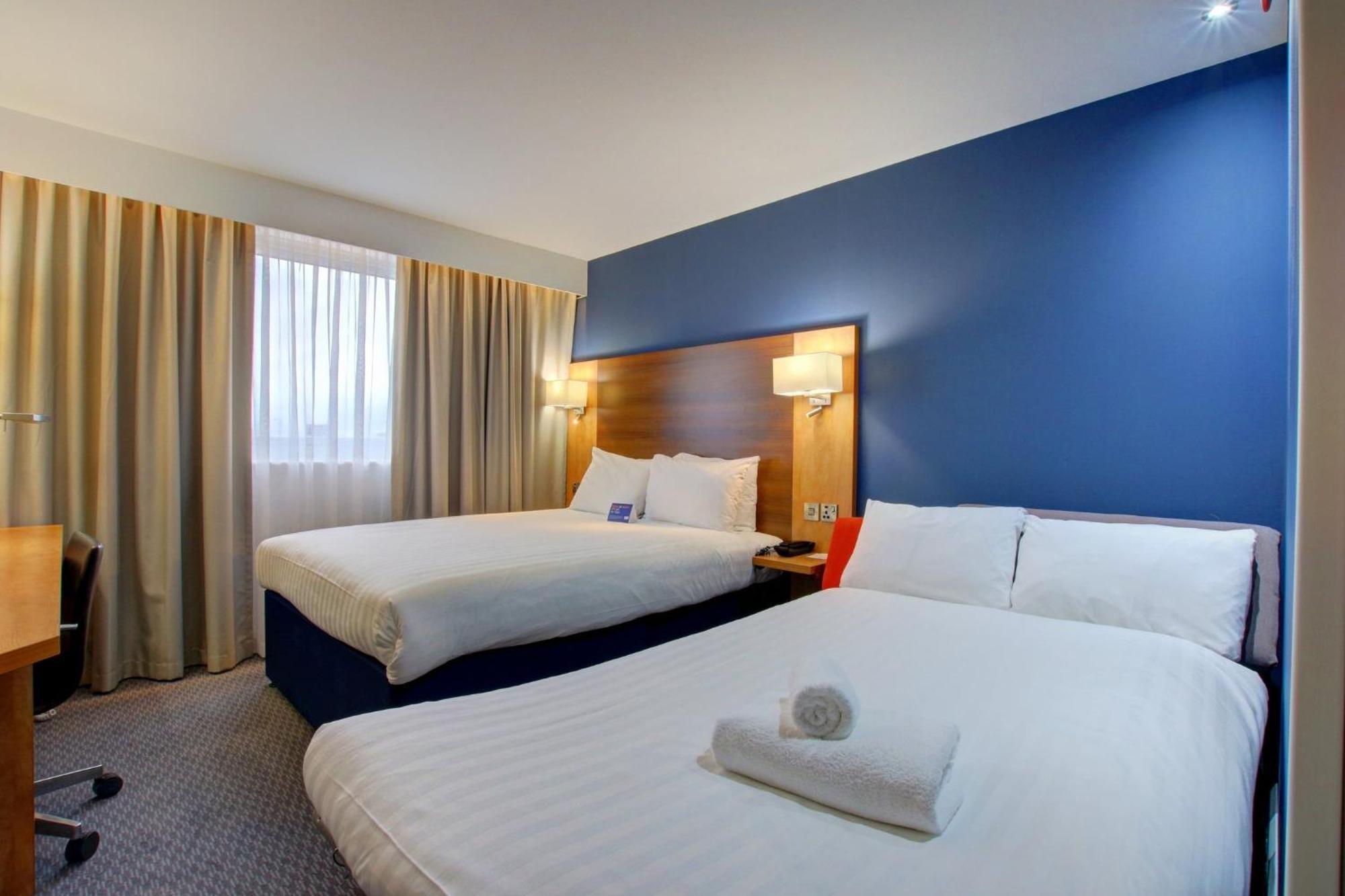 Holiday Inn Express Nuneaton By Ihg Exterior foto