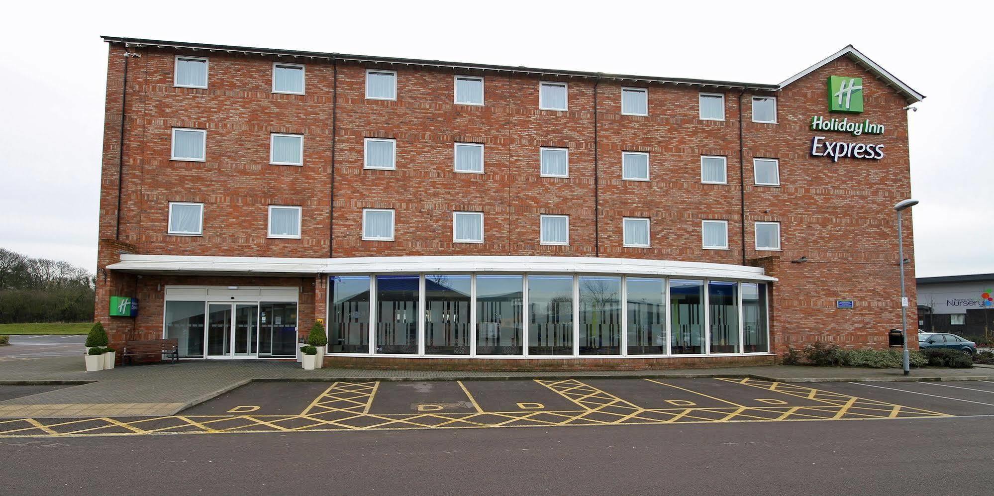 Holiday Inn Express Nuneaton By Ihg Exterior foto