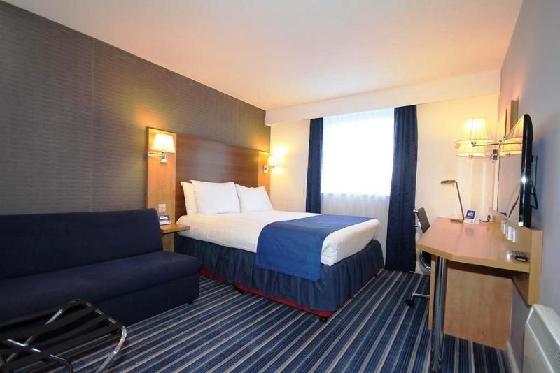Holiday Inn Express Nuneaton By Ihg Exterior foto